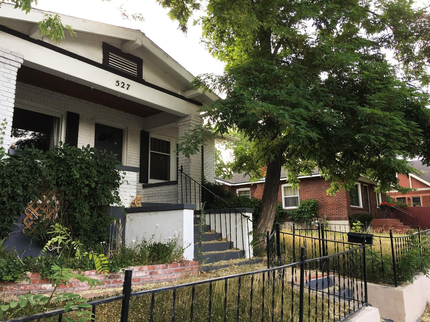Single-storey houses with low front walls on Nixon Street in the Newlands Historic District of Reno, Nevada
